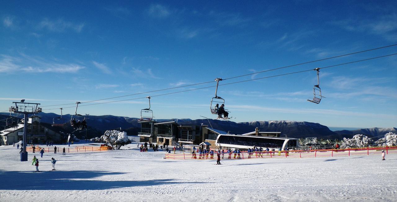 Ski Club Of Victoria - Ivor Whittaker Lodge Mount Buller Exteriör bild