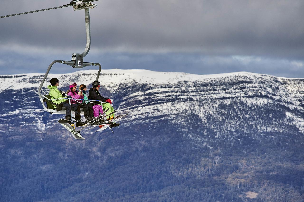 Ski Club Of Victoria - Ivor Whittaker Lodge Mount Buller Exteriör bild